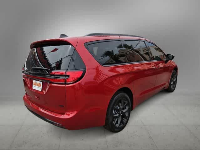 new 2026 Chrysler Pacifica car, priced at $44,424