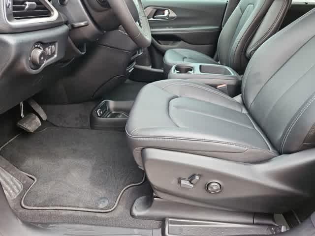 new 2026 Chrysler Pacifica car, priced at $44,424