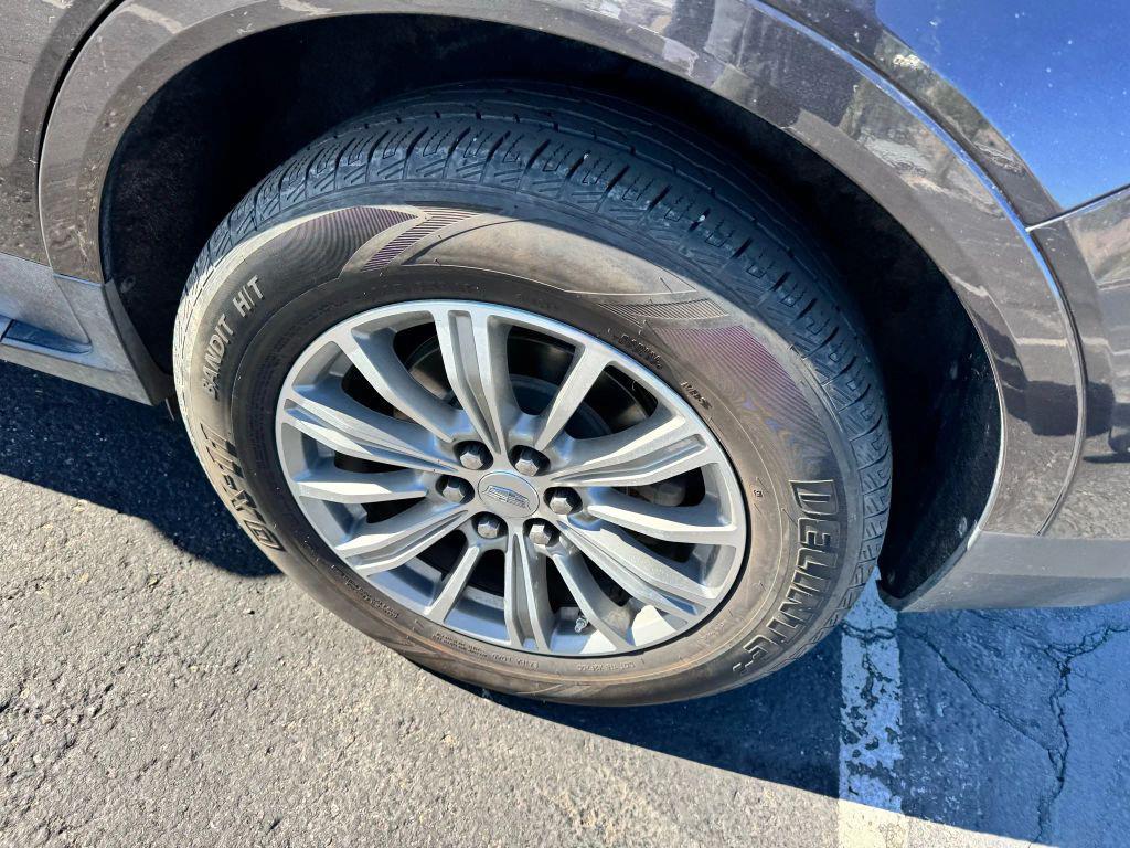 used 2017 Cadillac XT5 car, priced at $9,000