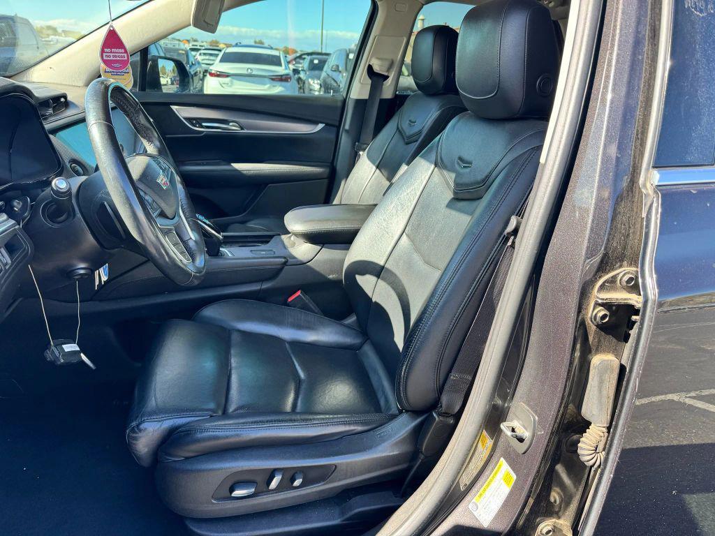 used 2017 Cadillac XT5 car, priced at $9,000