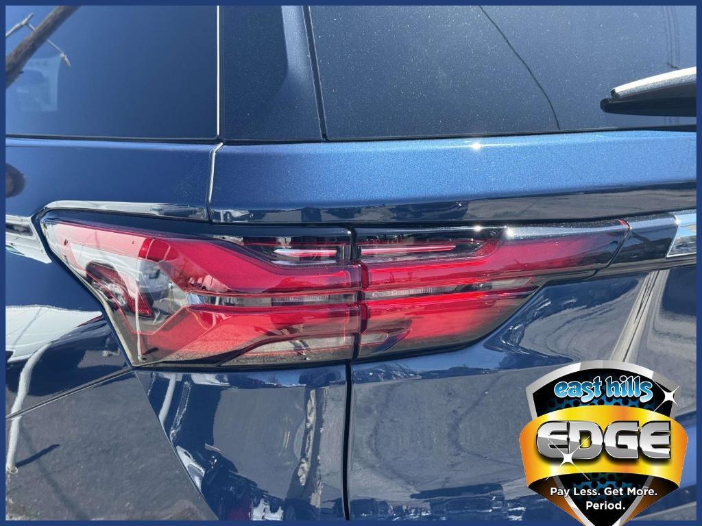 used 2023 Chevrolet Traverse car, priced at $32,485