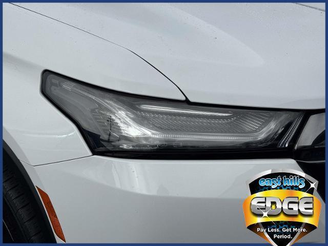 used 2023 Chevrolet Traverse car, priced at $32,495