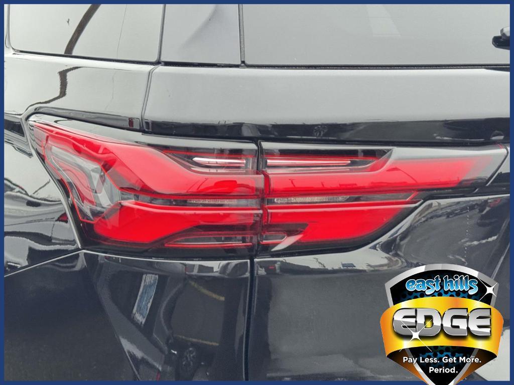 used 2023 Chevrolet Traverse car, priced at $32,995