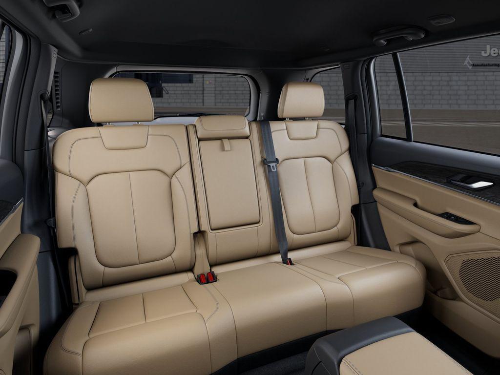 new 2025 Jeep Grand Cherokee car, priced at $45,875