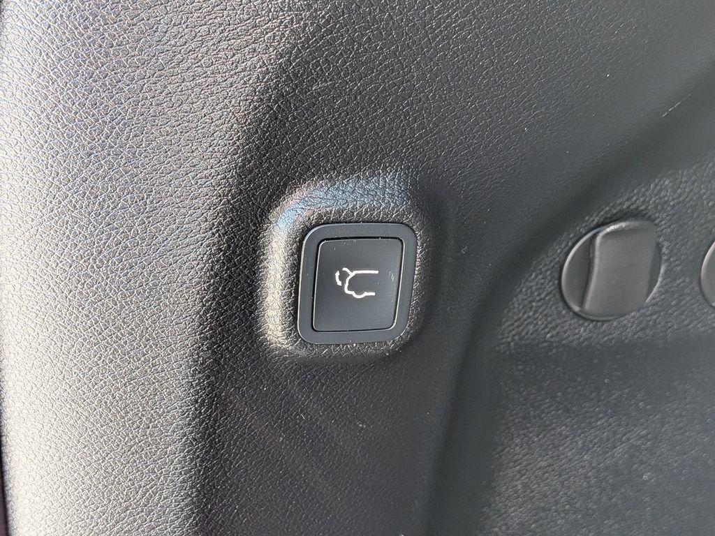 used 2021 Jeep Cherokee car, priced at $20,174