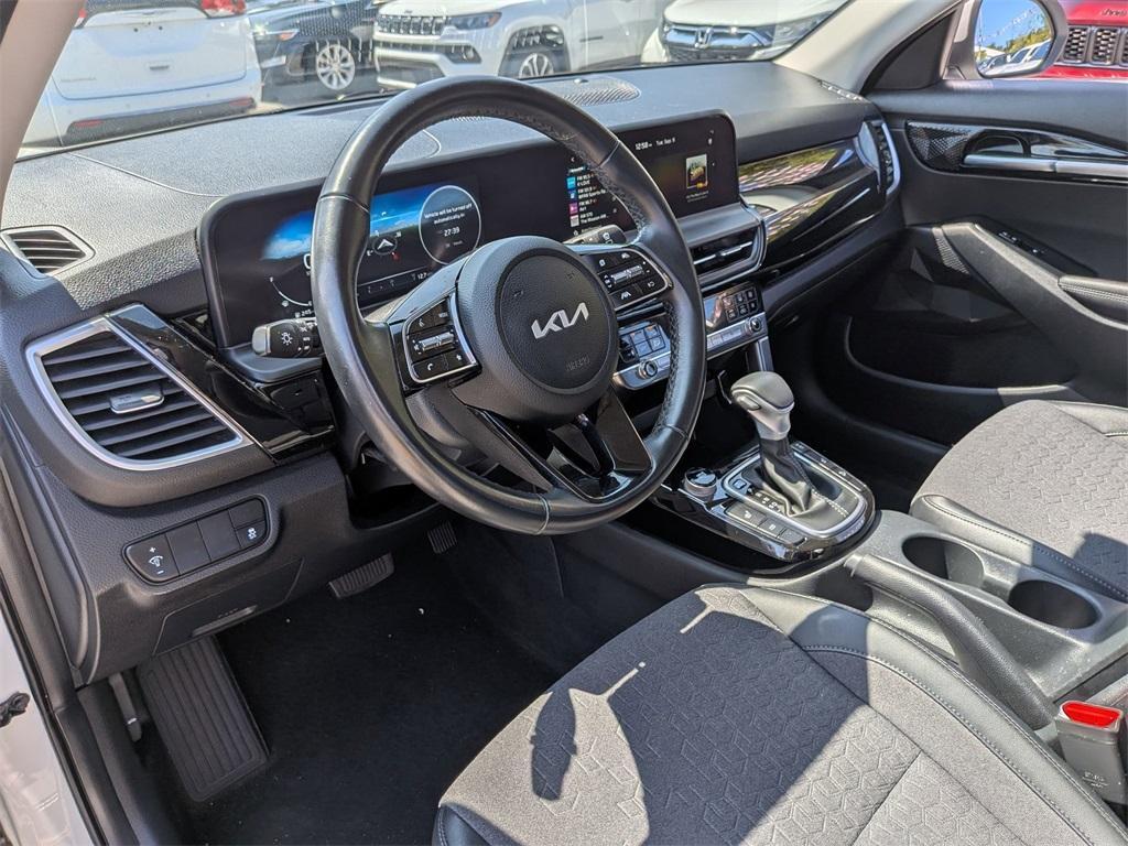 used 2025 Kia Seltos car, priced at $23,999
