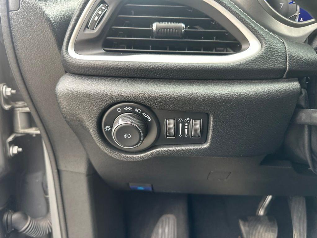 used 2023 Chrysler Pacifica car, priced at $28,174