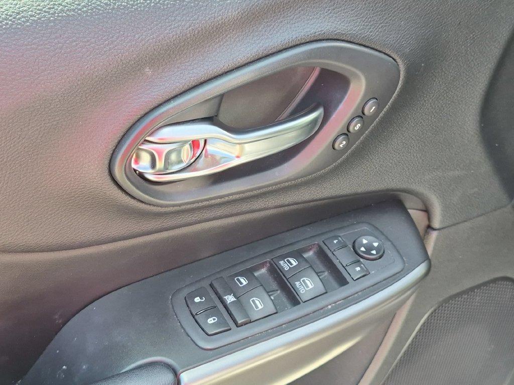 used 2020 Jeep Cherokee car, priced at $21,174