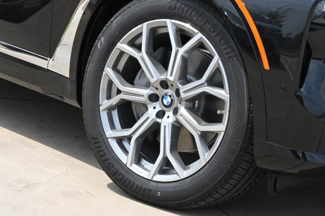 new 2026 BMW X7 car, priced at $93,910