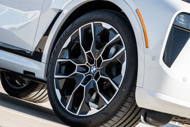 new 2026 BMW X7 car, priced at $100,785