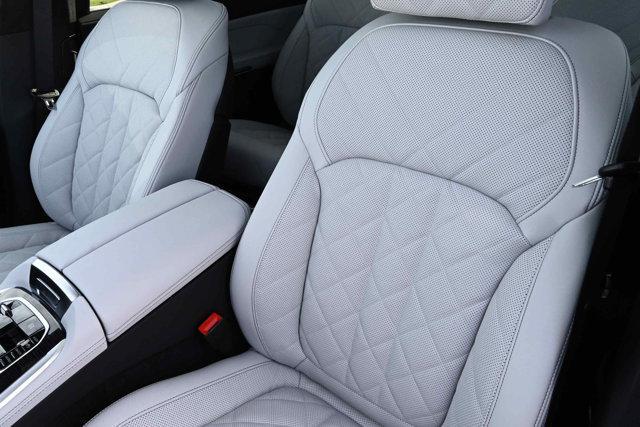 new 2026 BMW X7 car, priced at $102,305