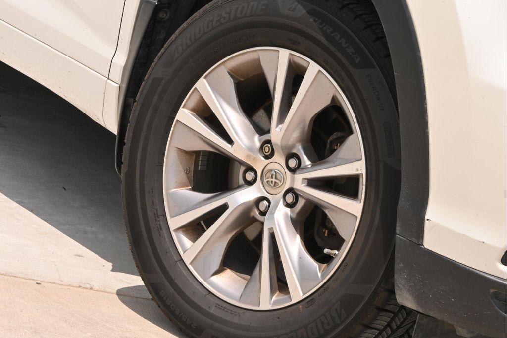 used 2014 Toyota Highlander car, priced at $19,213