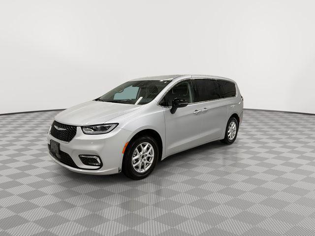 used 2024 Chrysler Pacifica car, priced at $27,988