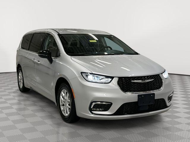 used 2024 Chrysler Pacifica car, priced at $27,369