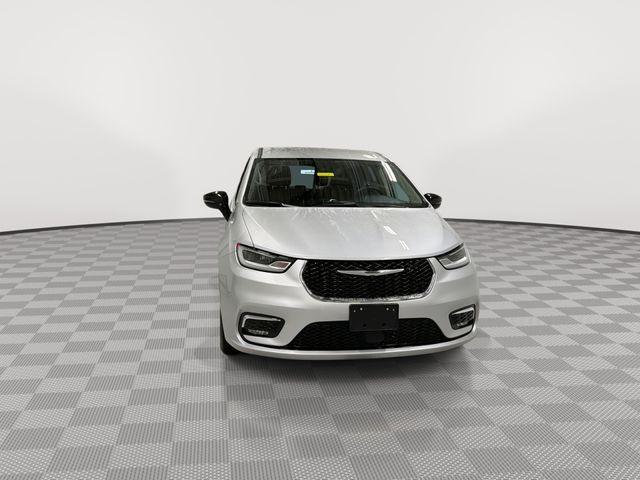 used 2024 Chrysler Pacifica car, priced at $27,988