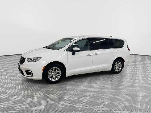 used 2024 Chrysler Pacifica car, priced at $27,988