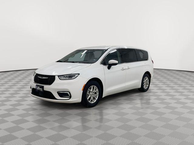 used 2024 Chrysler Pacifica car, priced at $27,988