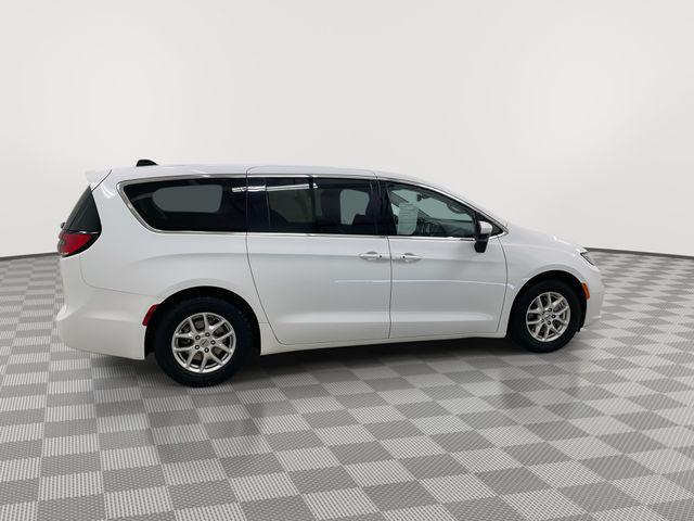 used 2024 Chrysler Pacifica car, priced at $27,988