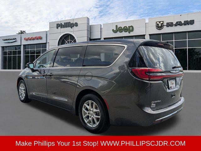 used 2023 Chrysler Pacifica car, priced at $25,999