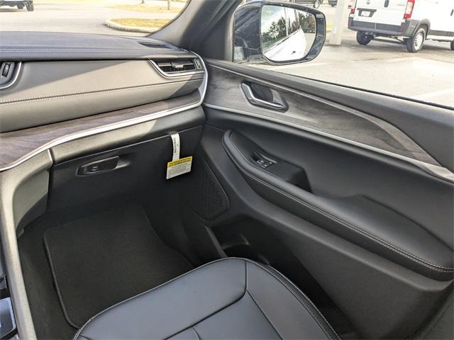 new 2025 Jeep Grand Cherokee car, priced at $48,885