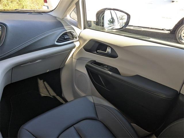 used 2024 Chrysler Pacifica car, priced at $34,999