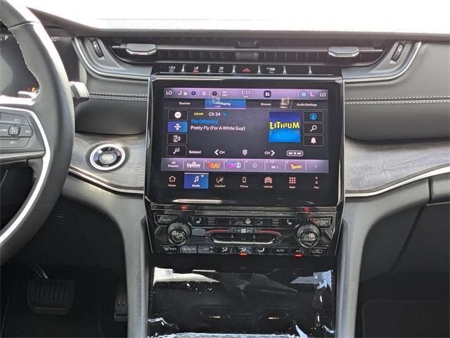 new 2025 Jeep Grand Cherokee car, priced at $50,230