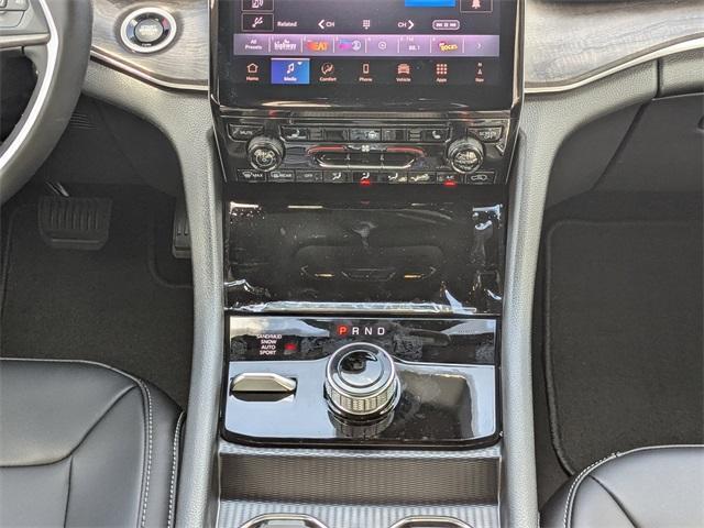 new 2025 Jeep Grand Cherokee car, priced at $50,230