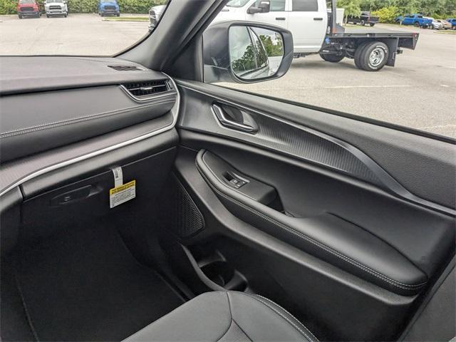 new 2025 Jeep Grand Cherokee car, priced at $36,571