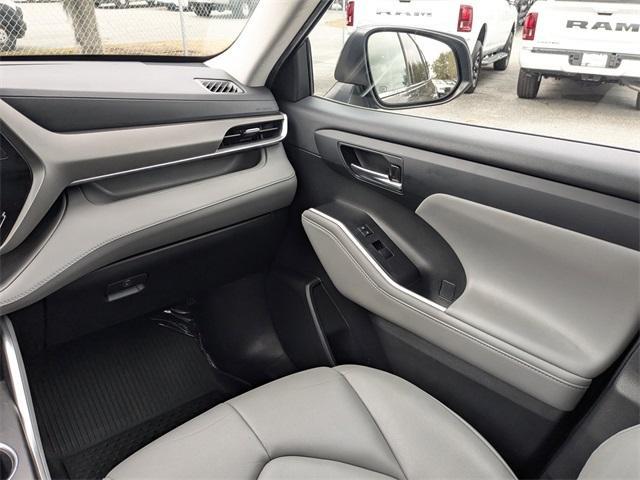 used 2022 Toyota Highlander car, priced at $29,999