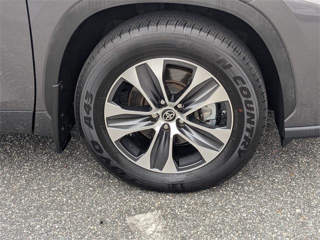 used 2022 Toyota Highlander car, priced at $29,999
