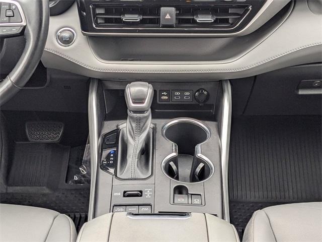 used 2022 Toyota Highlander car, priced at $29,999