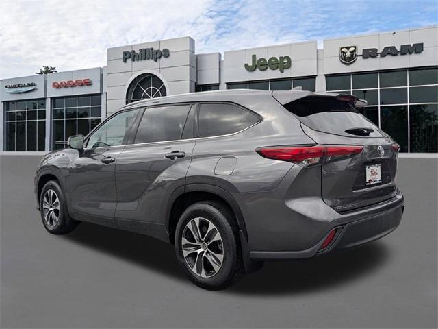 used 2022 Toyota Highlander car, priced at $29,999