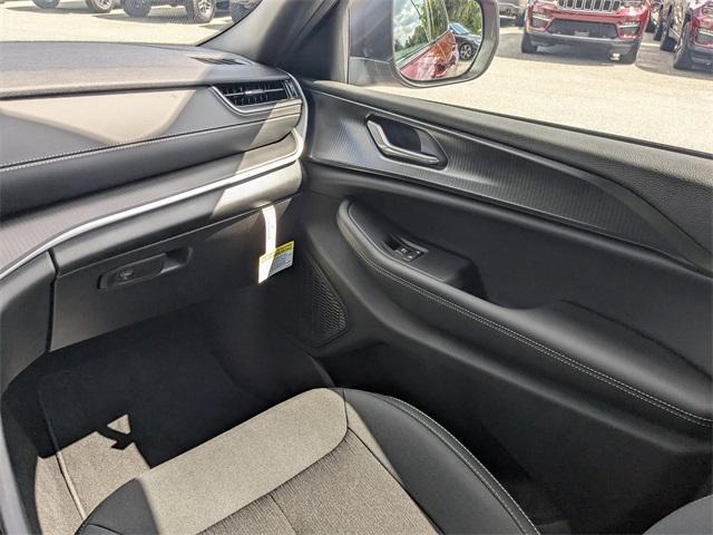 new 2025 Jeep Grand Cherokee car, priced at $36,196