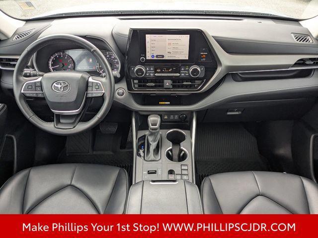 used 2024 Toyota Highlander car, priced at $37,000