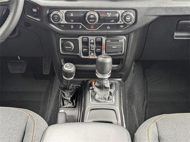 new 2025 Jeep Gladiator car, priced at $40,960