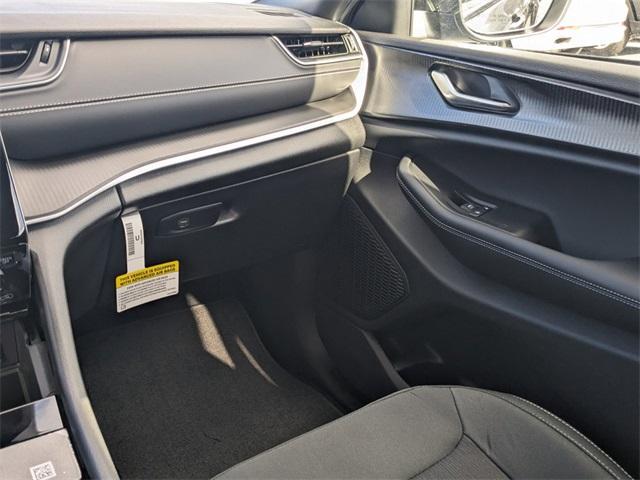 new 2025 Jeep Grand Cherokee car, priced at $35,696