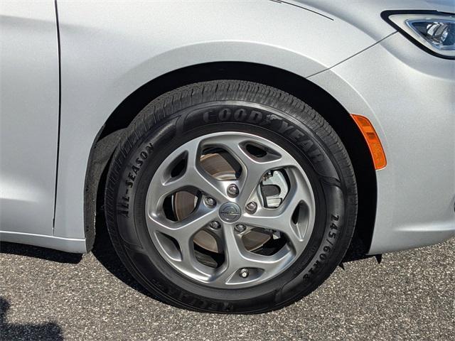 used 2024 Chrysler Pacifica car, priced at $34,999