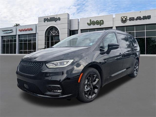 new 2026 Chrysler Pacifica car, priced at $46,680