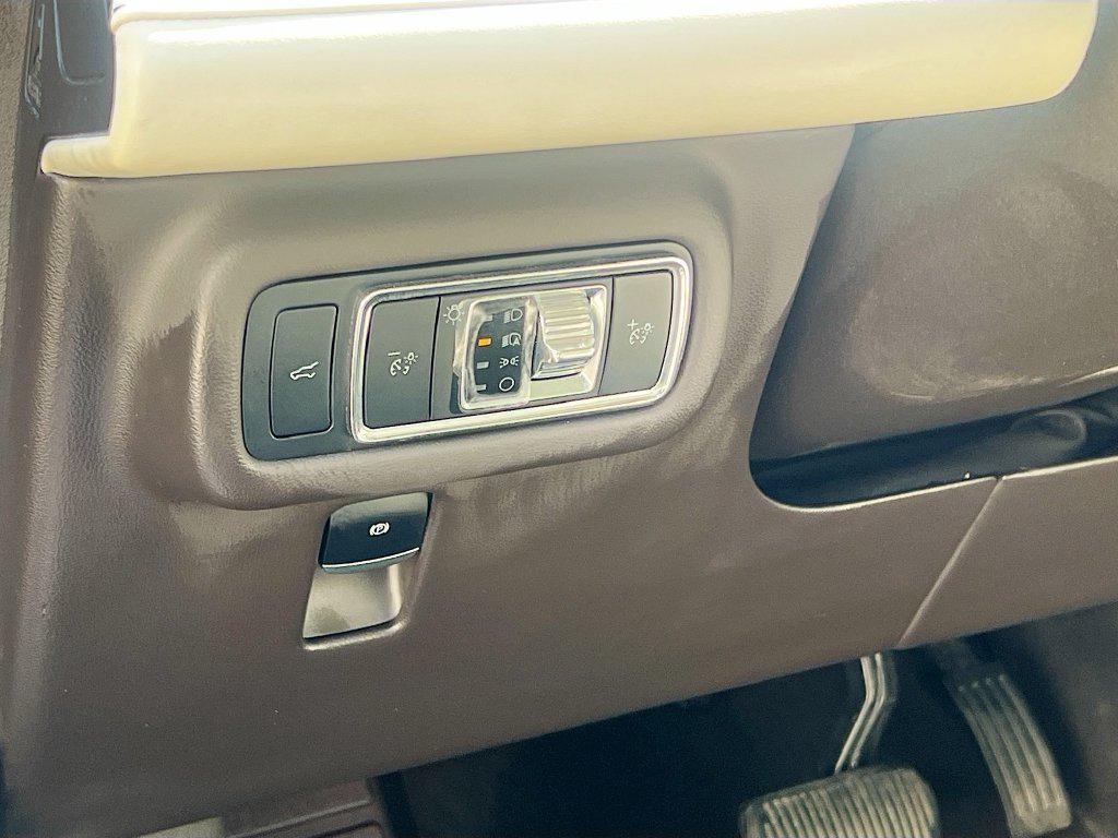 used 2024 Lincoln Nautilus car, priced at $49,000