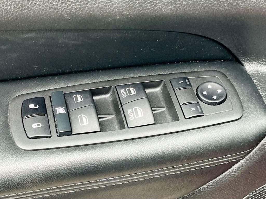 used 2022 Jeep Grand Cherokee car, priced at $18,400