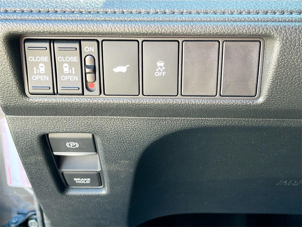 used 2025 Honda Odyssey car, priced at $33,600