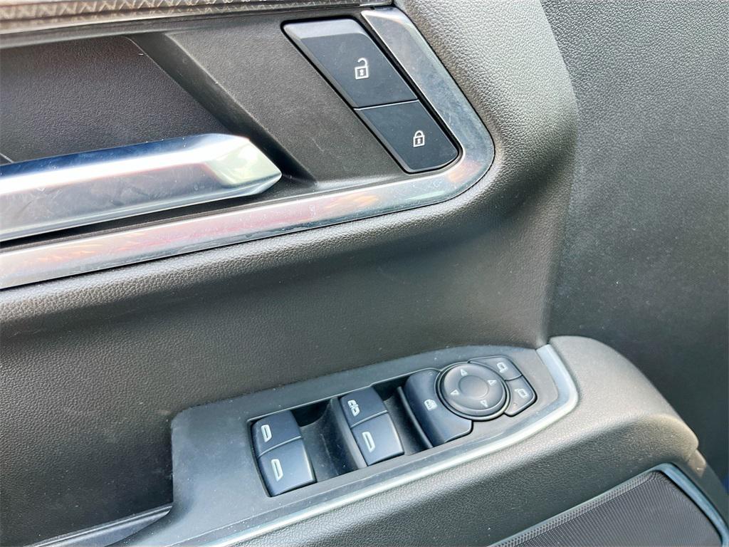 used 2024 Chevrolet Silverado 1500 car, priced at $32,300