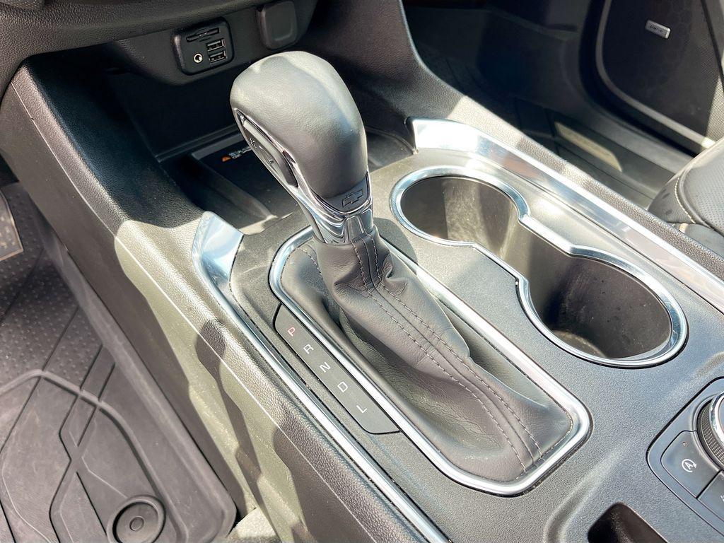 used 2023 Chevrolet Traverse car, priced at $32,200