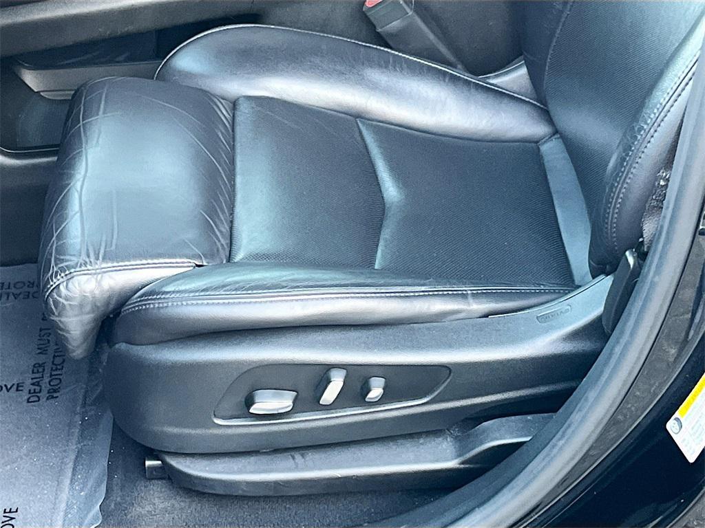 used 2017 Cadillac XT5 car, priced at $12,000