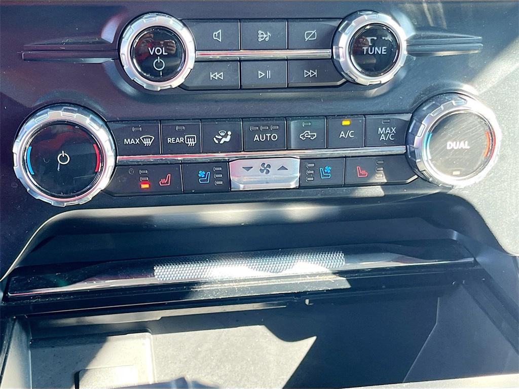 used 2023 Ford F-150 car, priced at $39,000