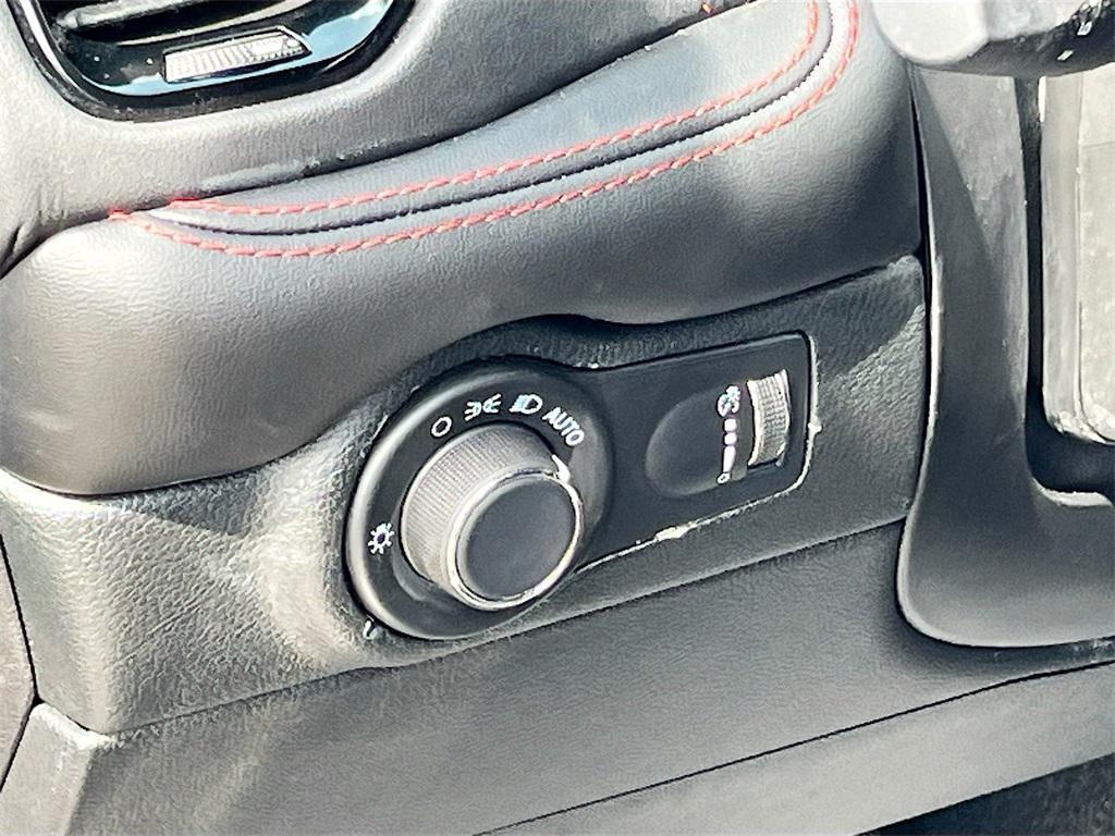 used 2025 Dodge Durango car, priced at $27,300