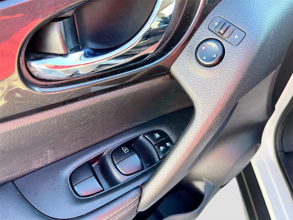 used 2020 Nissan Rogue car, priced at $15,500