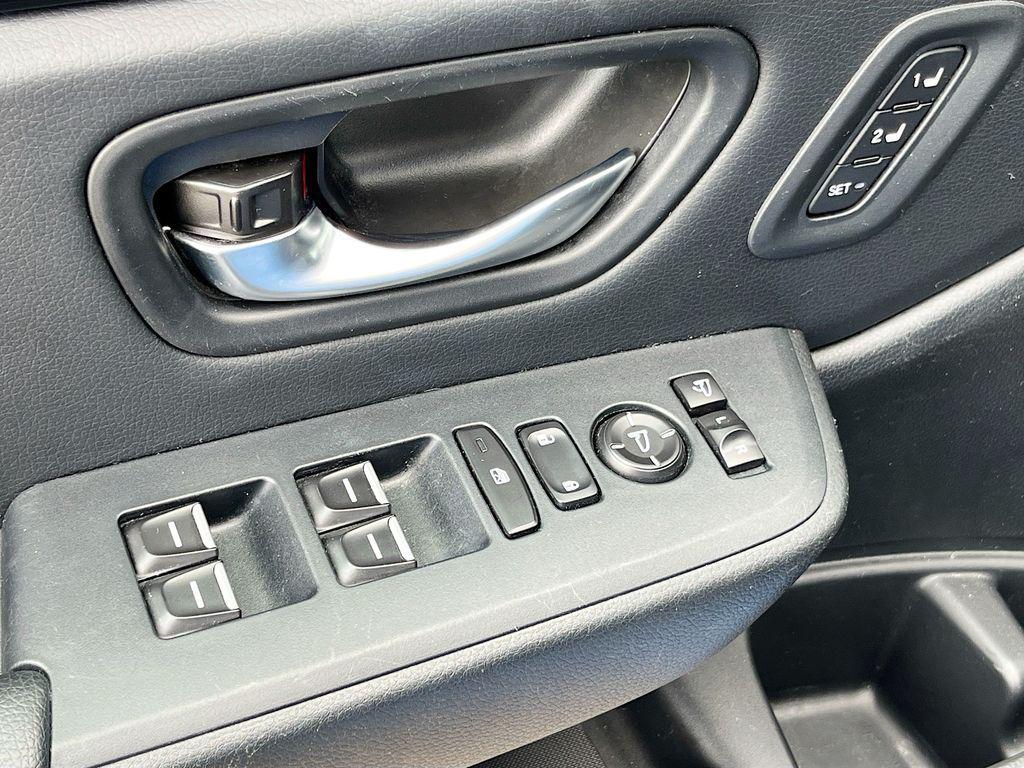 used 2025 Honda Pilot car, priced at $35,800