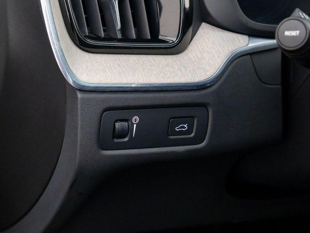 used 2021 Volvo XC60 car, priced at $28,900