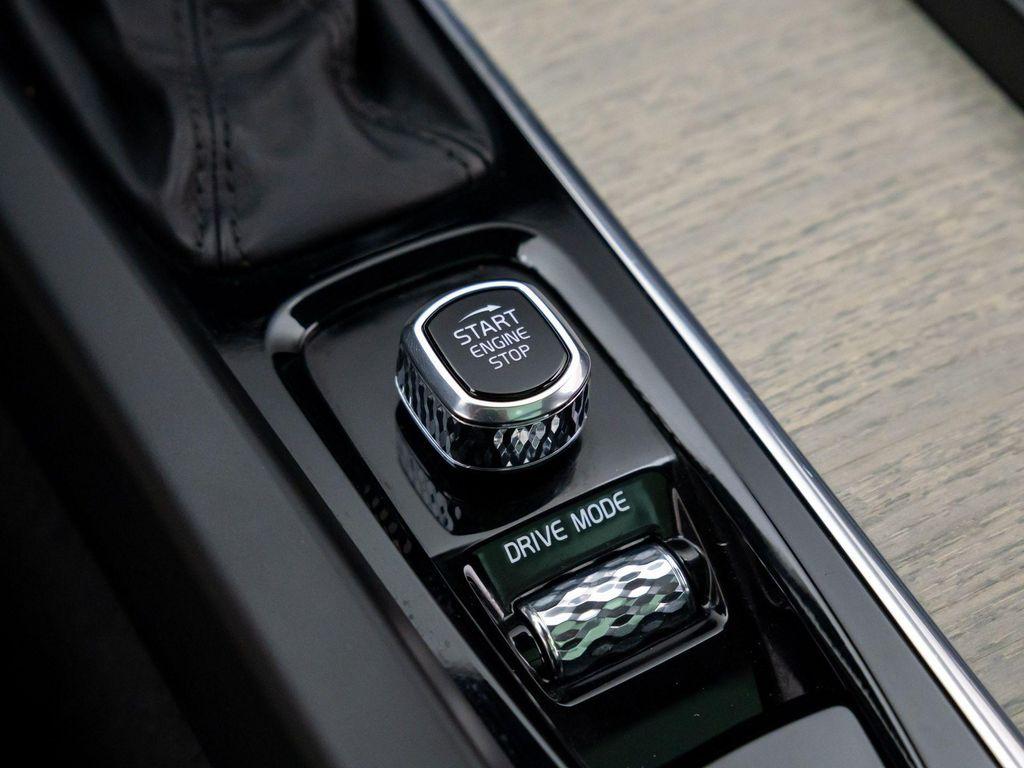 used 2021 Volvo XC60 car, priced at $28,900